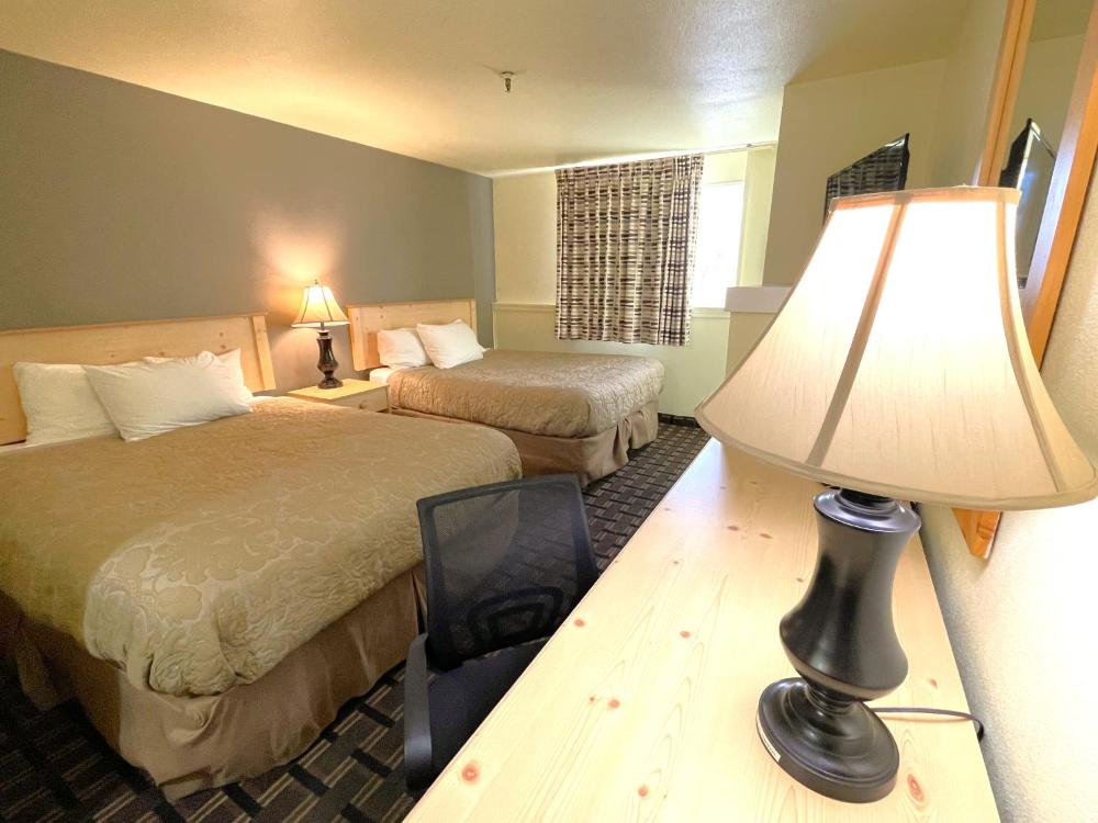 Queen Room with Two Queen Beds - Non-Smoking interior